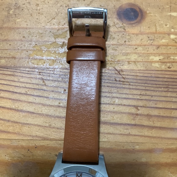 MARC BY MARC JACOBS White Dial Light Brown Leather Strap Ladies Watch MBM1373 - Picture 6 of 9